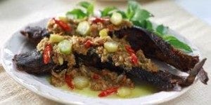 Resep-Ikan-Lele-Goreng-Bumbu-Cabe-Rawit-Pedas-Gurih-300x150-tokomesin