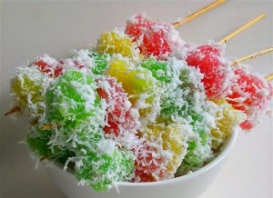 Cara-Membuat-Kue-Sentiling-Singkong-Kenyal-300x218-tokomesin