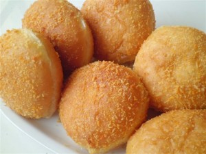 Inilah Cara Membuat Roti Bohong Khas Medan